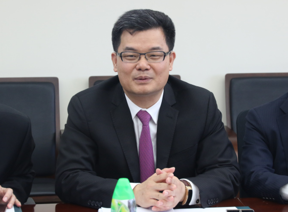 1527517782638393.png 香港中小型律师行协会到访省律协并座谈121.png